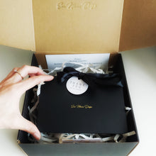 Carica l'immagine nel visualizzatore di Gallery, Box Romantic Queen