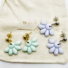 Carica l'immagine nel visualizzatore di Gallery, Holly