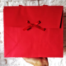 Carica l'immagine nel visualizzatore di Gallery, Confezione Regalo