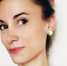 Carica l'immagine nel visualizzatore di Gallery, Moon